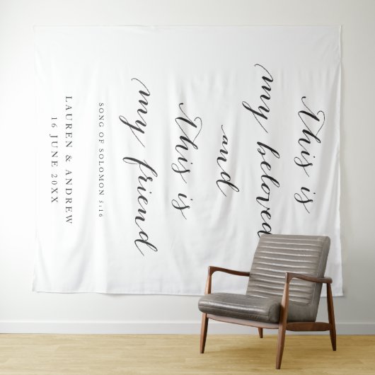 Beloved Scripting Wedding Ceremony Backdrop Wandkleed (In Situ (horizontaal))