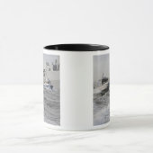 Bemanningen van de kustwacht en de politie mok (Midden)