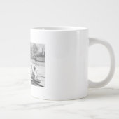  bemanningsroeiers in de boot aan de haven grote koffiekop (Rechts)