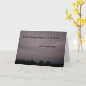 Bemoedig je kaart, dusk over treetops. kaart (Gele Bloem)