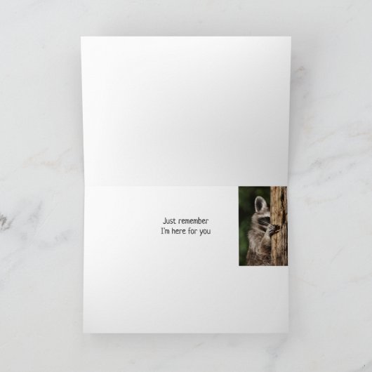 Bemoedigende Schrift met Knuffige Wasbeer Kaart (Binnen)