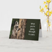 Bemoedigende Schrift met Knuffige Wasbeer Kaart (Gele Bloem)