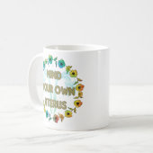 Bemoei je met je eigen baarmoeder | Empowering Fem Koffiemok (Voorkant links)