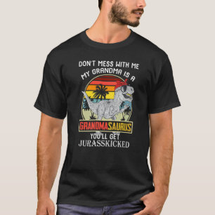 Bemoei Je Niet Met Mij Mijn Oma Is Een Omasaurus T-shirt