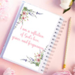 ben ik een weerspiegeling van God Christelijk Planner<br><div class="desc">Christelijke Planner Met Bevestiging Quote "Ik ben een weerspiegeling van Gods liefde,  genade en vergeving". Deze planner is een prachtig gemaakt hulpmiddel dat Bijbelverzen,  inspirerend citaten en prikkels voor dagelijks gebed en reflectie bevat. Koop vandaag nog!.</div>