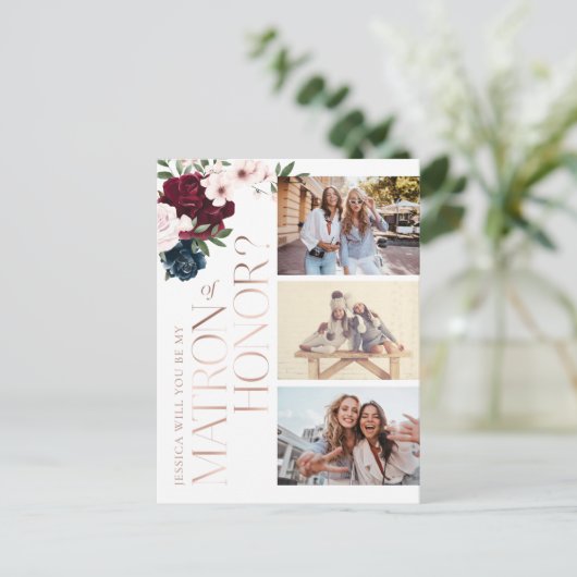 Ben ik mijn matron van eer? Bourgogne Navy Bloemen Uitnodiging Briefkaart (Staand voorkant)