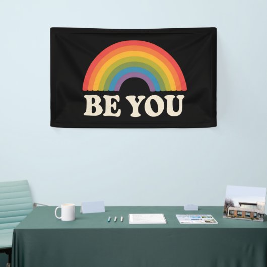 Ben jij Gay Lesbian Pride LGBTQ Ally Rainbow Retro Spandoek (Beurs)