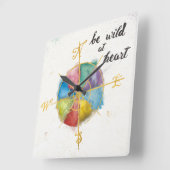 Ben Wild bij hartcitaat met kleurrijke gelaste kom Vierkante Klok (Hoek)