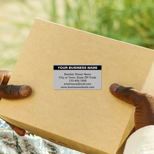 Benadrukt zakelijk merk op grijs verzendlabel