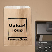 Benadrukte bedrijfsnaam & Logo op bruine papieren  Bedankzakje