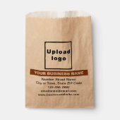 Benadrukte bedrijfsnaam op bruin papiertas bedankzakje (Voorkant)
