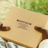 Benadrukte bedrijfsnaam op Light Brown Shipping Etiket