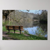 Bench met uitzicht op Creek Poster (Voorkant)