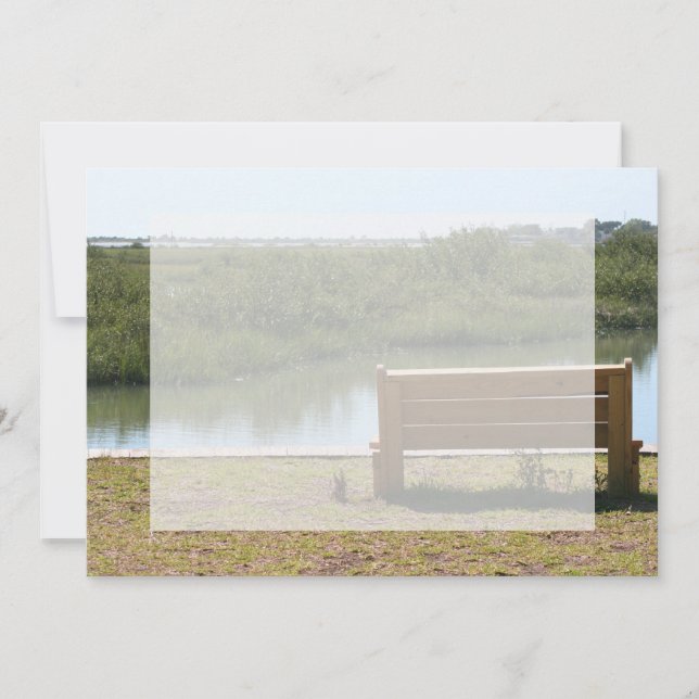 Bench per rivier met gras en water (Voorkant)