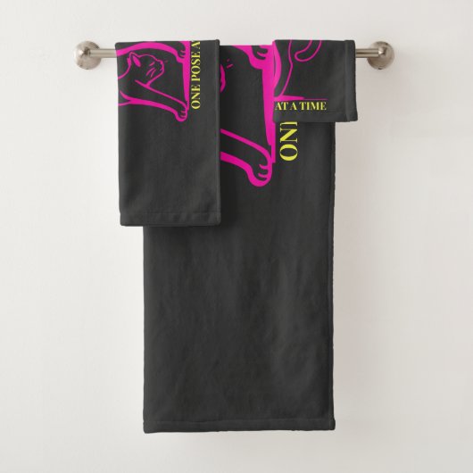  "Bend It Like 2025" Yoga Cat Bad Handdoek (Insitu)
