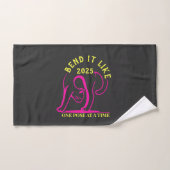  "Bend It Like 2025" Yoga Cat Bad Handdoek (Handdoek)