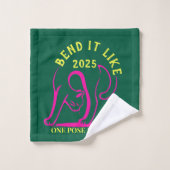  "Bend It Like 2025" Yoga Cat Bad Handdoek (Wasdoekje)