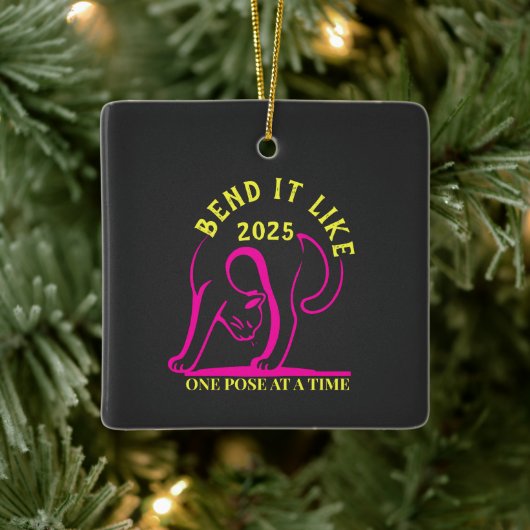 "Bend It Like 2025" Yoga Cat Keramisch Ornament (Boom)
