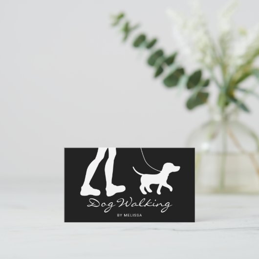 Benen en kleine hond zwart en witte hond Walker Visitekaartje (Staand voorkant)
