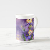 Benenporseleinen mok met Iris bloemen (Voorkant rechts)