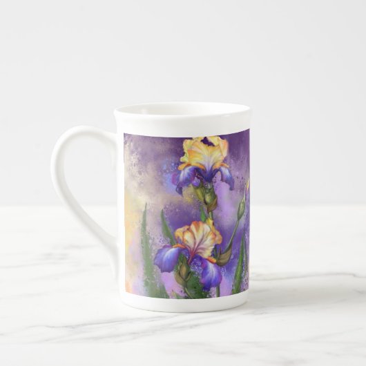 Benenporseleinen mok met Iris bloemen (Links)