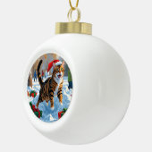 Bengaalse kat Kerstmis feestelijke sneeuw scene Keramische Bal Ornament (Rechts)