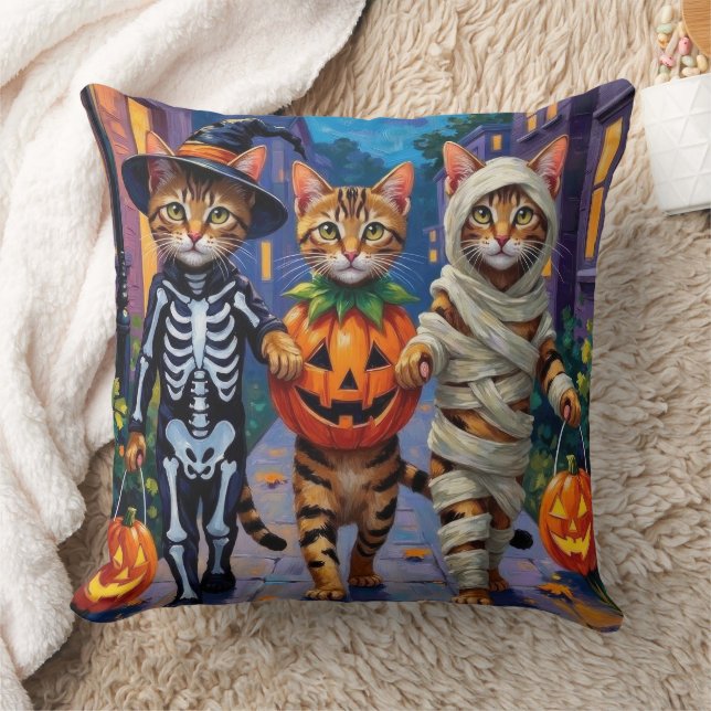 Bengal katten gaan langs de deuren in Halloween-ko Kussen (Deken)