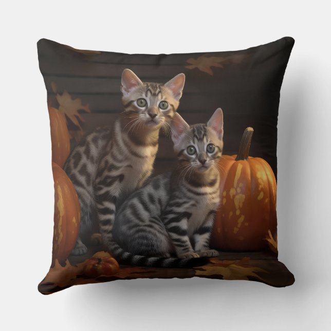 Bengal Kitten Herfst Plezier Pompoen  Kussen (Achterkant)