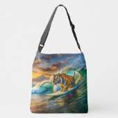 Bengal Op Een Surfplank Ontwerp Door Rich AMeN Gil Crossbody Tas (Achterkant)