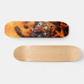 Bengal-Tiger-Jumping-Flames Persoonlijk Skateboard (Horizontaal)