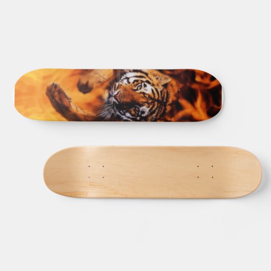 Bengal-Tiger-Jumping-Flames Persoonlijk Skateboard (Horizontaal)