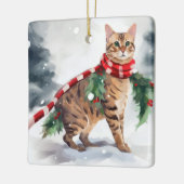 Bengalen Kat in Sneeuw Kerstmis Keramisch Ornament (Links)