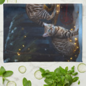 Bengalen Kat Snowy Sleigh Ride Kerstmisdecor Theedoek (Gevouwen)