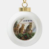 Bengalen Katten Kerst Cruise: Pawsome Holiday Keramische Bal Ornament (Voorkant)