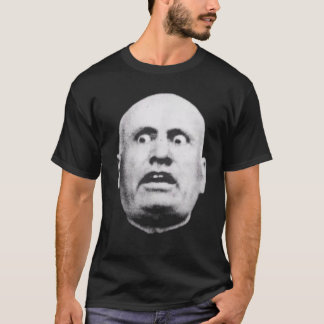 Benito Mussolini is in de schijnwerpers T-shirt
