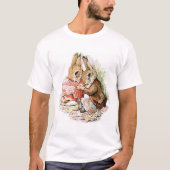 Benjamin Bunny en Peter Rabbit plannen hun inval T-shirt (Voorkant)