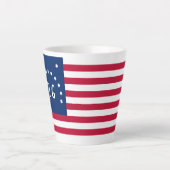 Bennington's Banner: De 76 Amerikaanse Battle Flag Latte Mok (Voorkant)