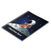 Benodigde ruimte, astronaut, ruimtevaarder, op maa notitieboek (Linkerzijde)