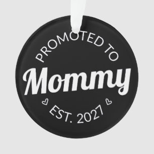 Benoemd tot mama vanaf 2027 Aankondiging nieuwe ma Ornament