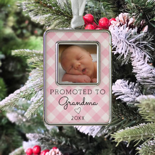 Benoemd tot Oma Baby Foto Roze Gingham Retro Verzilverd Omlijst Ornament