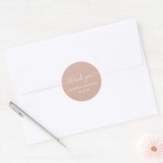 Benoemde Beige Toon Dank u bruiloft Ronde Sticker (Envelop)