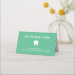 Benoeming van Elegant Minimalist Green White Denti Afsprakenkaart<br><div class="desc">Elegant aanpasbare sjabloon van de afsprakenkaart met een groen ondergrond- en wittetandpictogram. Moderne gevouwen kaart,  perfect voor tandarts.</div>