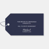 Bent u mijn Groomsman? Modern Script Navy Blue Cadeaulabel (Achterkant Horizontaal)