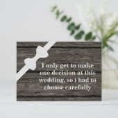 Bent u mijn Groomsman? Wooden Background Invita Kaart (Staand voorkant)