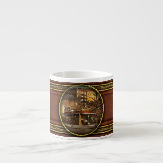 Benzinepomp - Aan het einde van een dag 1925 Espresso Kop (Voorkant)