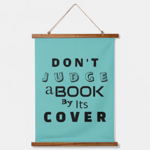 "Beoordeel een boek niet op zijn Hoesje" Inspirere Hangend Wandkleed