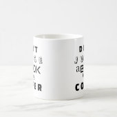 "Beoordeel een boek niet op zijn Hoesje" Koffiemok (Center)