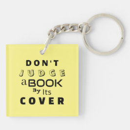 "Beoordeel een boek niet op zijn Hoesje" Lichtgeel Sleutelhanger