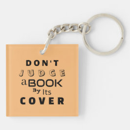 "Beoordeel een boek niet op zijn Hoesje" Peach Sleutelhanger