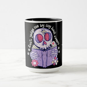 Beoordeel me niet op mijn Hoesjes. boekenliefhebbe Mok